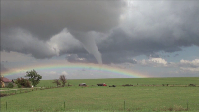 Fenomene meteo extreme in SUA. Zeci de tornade, furtuni tropicale si ninsori au distrus cartiere intregi din marile orase
