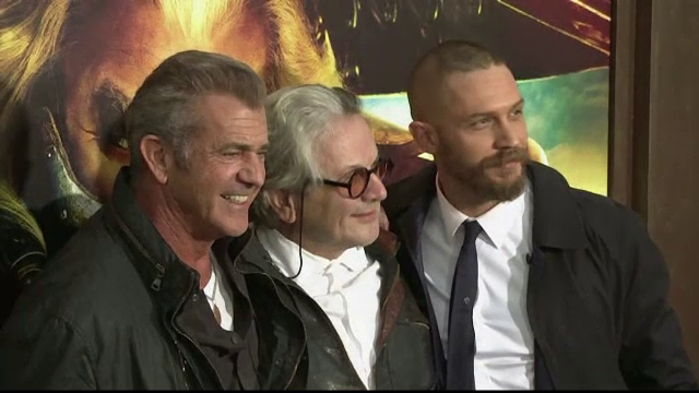 "Mad Max: Fury Road": Tom Hardy si Charlize Theron infrunta desertul, intr-o lume apocaliptica. Filmul a avut premiera in L.A