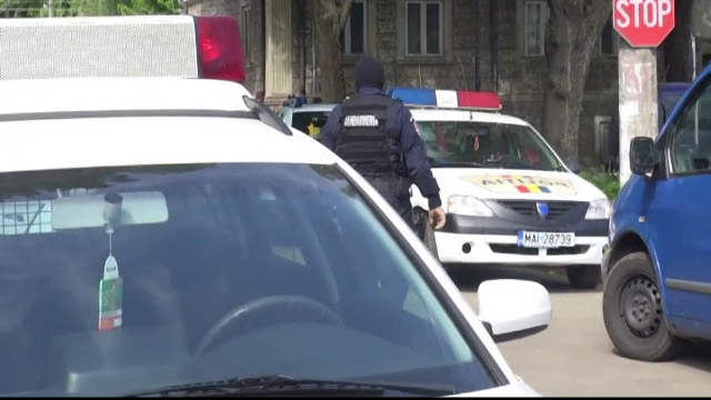 Perchezitii in Braila. Politistii de la Rutiera, acuzati de luare de mita, au fost adusi cu dubele la sediul politiei