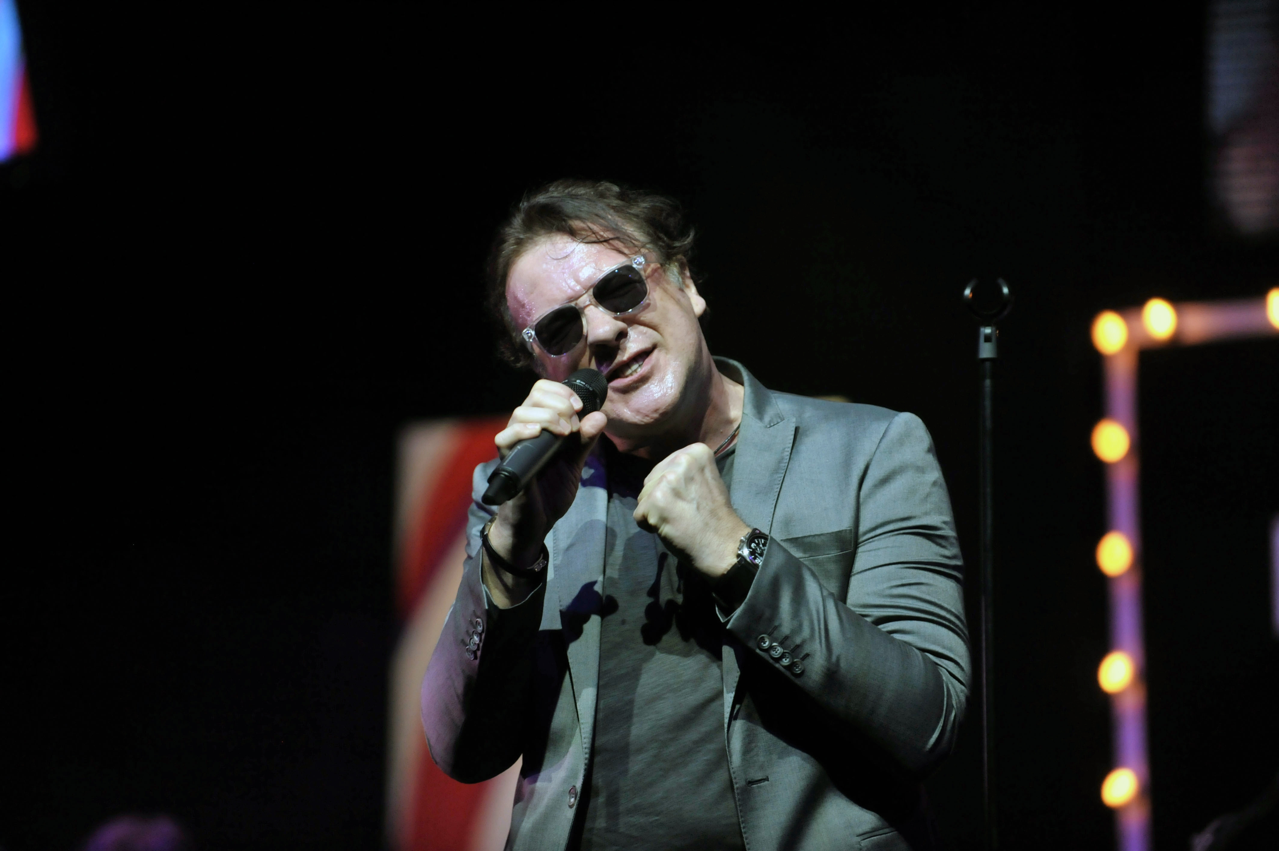 Fiicele lui Gabriel Cotabita au postat un mesaj pentru "fani, prieteni si persoanele dragi tatei". Ce spun despre medici