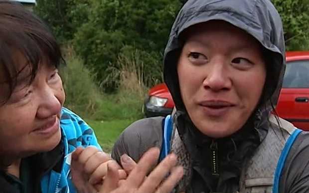 Aventura unei mame care s-a ratacit in padure in timpul unui maraton: a baut lapte de la san si s-a acoperit cu resturi