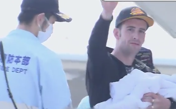 O tanara a nascut la bordul unui avion Air Canada, deasupra Pacificului, chiar de Ziua Mamei. Marturia tatalui emotionat