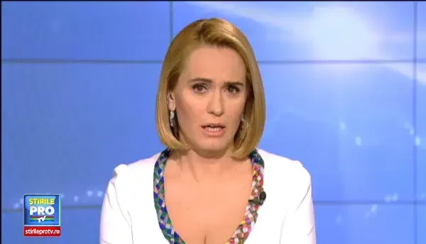 Momentul in care doua tinere s-au eletrocutat in timp ce-si faceau un selfie, FILMAT. Una dintre fete a murit in spital