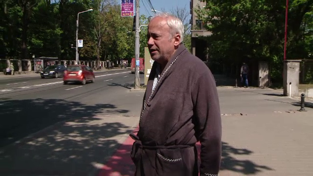 Dublu necaz pentru un barbat din Bacau, operat de urgenta la Iasi. Ce a descoperit in fata spitalului cand a fost externat