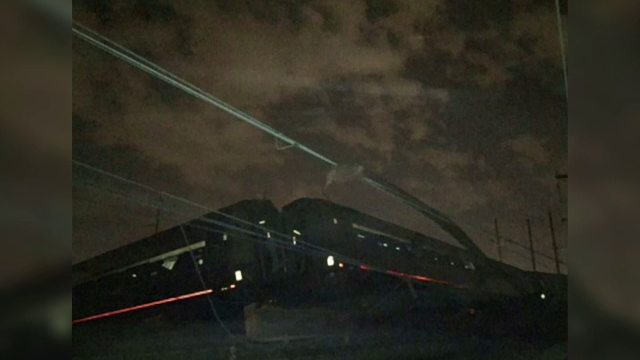 Grav accident feroviar in SUA. Un tren cu aproximativ 250 de pasageri a deraiat, iar cel putin cinci persoane au murit