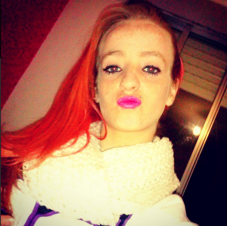 "Are doar un an si deja fumeaza, il iubesc pe micut". Imaginea cu care o tanara din Spania a scandalizat internetul