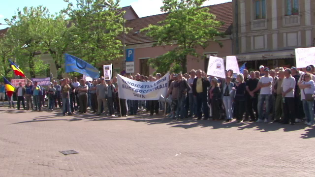 Protest la termocentralele Mintia si Paroseni. 6000 de oameni isi pot pierde slujbele din lipsa unor certificate de poluare