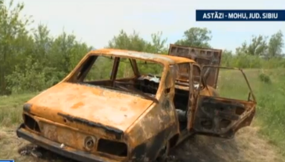 Ce au descoperit oamenii intr-o masina care a ars acum o saptamana, in Sibiu. "Am aruncat cu apa, dar n-am stiut ce-i acolo"