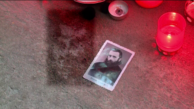 O femeie din Capitala sustine ca i s-a aratat chipul lui Arsenie Boca in podeaua casei. Unde a fost cu o zi inainte