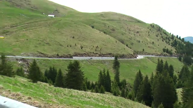 Dupa 2 ani si 10 milioane de euro, Transbucegi a fost inchisa. De ce nu mai pot ajunge turistii la Babele cu masina