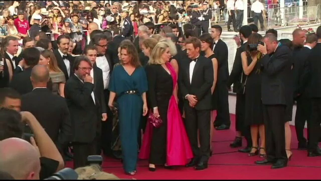 Cannes 2015. Catherine Deneuve si Natalie Portman au stralucit pe covorul rosu, la deschiderea celui de-al 68-lea festival