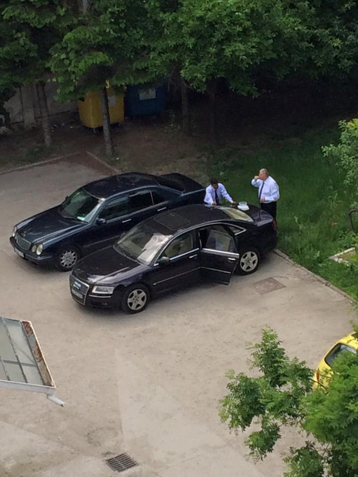 Cu siguranta nimeni de la Mercedes sau Audi nu s-a gandit ca masinile ar putea fi folosite pentru asta. FOTO din curtea PMP