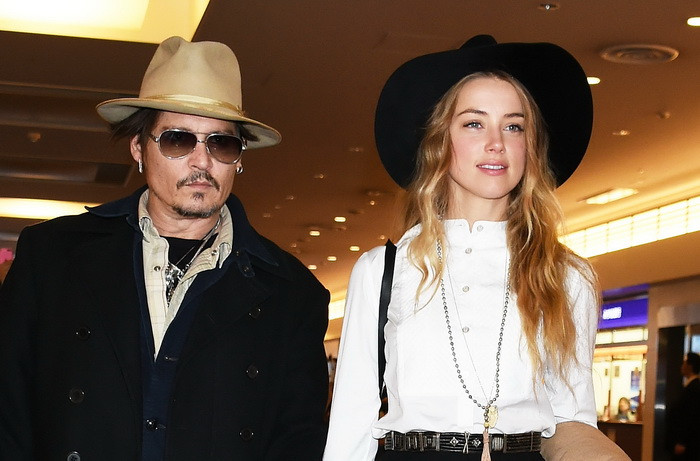 Johnny Depp, probleme cu justitia din Australia. Autoritatile ameninta ca-i eutanasiaza cainii pentru ca i-a introdus ilegal