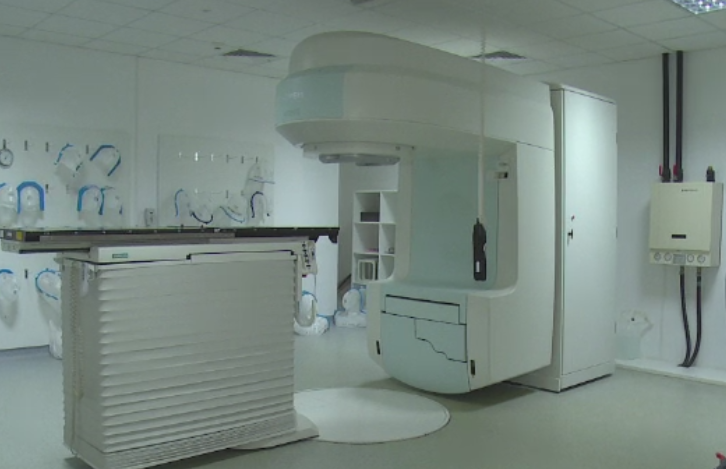 Cum au ajuns ungurii sa ne trateze gratuit bolnavii de cancer. In Romania, pacientii asteapta luni de zile pentru tratament