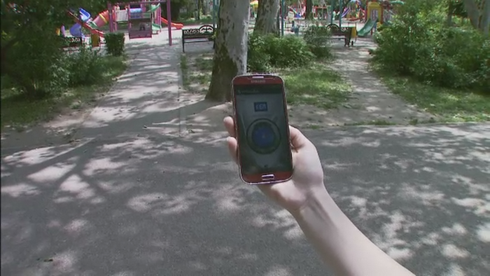 Aplicatia prin care parintii isi pot gasi imediat copiii rataciti. Ce spun psihologii de controlarea excesiva a celor mici