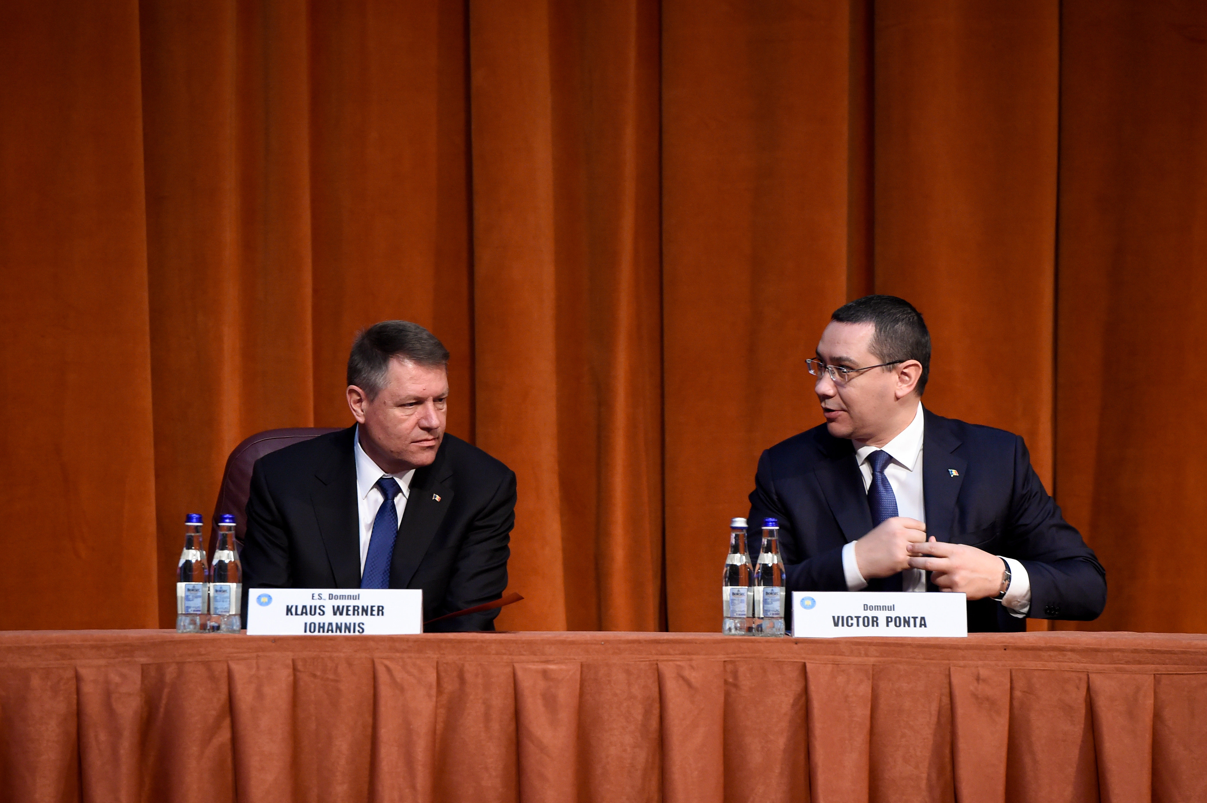 Iohannis il contrazice pe Ponta in problema inchiderii frontierelor. Intalnirea premierilor, "o preocupare de week-end"