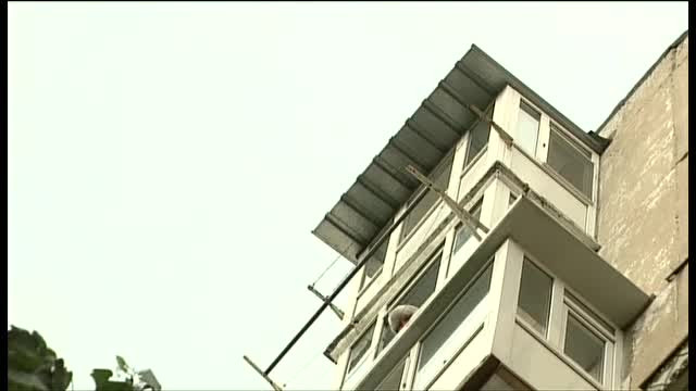 Un barbat a cazut in gol de la etajul 10 al unui bloc din Bucuresti. Primele declaratii ale martorilor