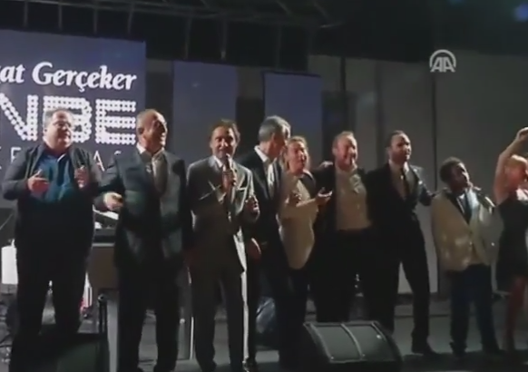 Summitul NATO din Turcia s-a lasat cu cantece. Ministri si oficiali au fost filmati in timp ce cantau "We are the World"