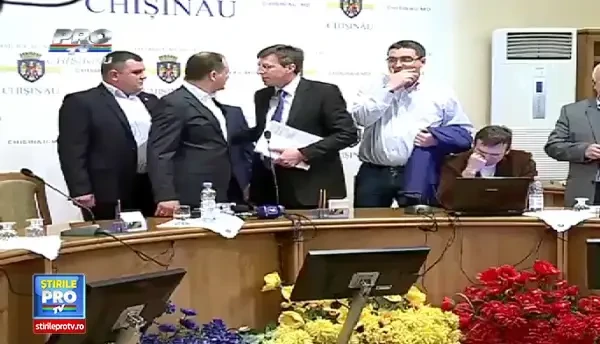 Bataie la primaria din Chisinau Socialistul Ion Ceban l-a tras de urechi pe primarul Dorin Chirtoaca