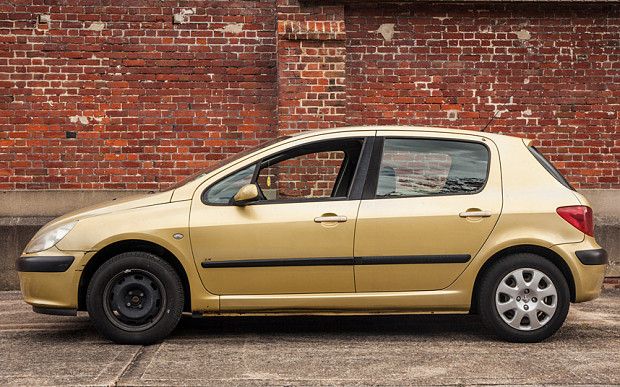 Ce a facut un tata vitreg cu masina murdara a fiicei sale. Povestea a devenit virala pe internet