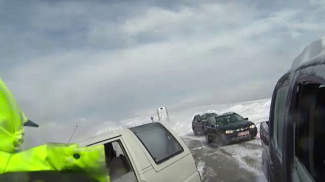 Transalpina ramane inchisa din cauza zapezii. Imaginile spectaculoase filmate la 2.200 de metri altitudine