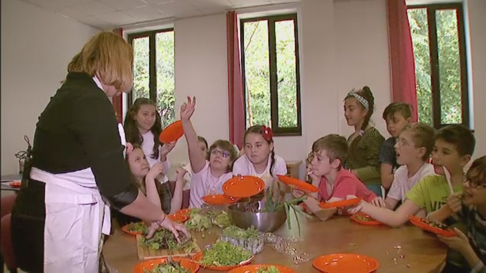 In Romania sunt copii care pana la 10 ani n-au gustat o ridiche. Expertii cer un nou obiect de studiu obligatoriu in scoli