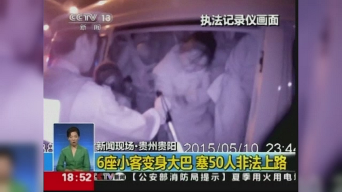 Surpriza de care au avut parte politistii din China. Cati oameni au descoperit intr-o duba de sase locuri