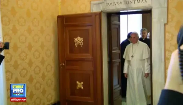 Iohannis, primit la Vatican de Papa Francisc. Suveranul Pontif a acceptat invitatia presedintelui de a veni in Romania