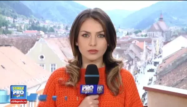 Tanara din Sibiu care a cazut de la etajul patru a murit. Politistii cred ca s-a sinucis din dragoste