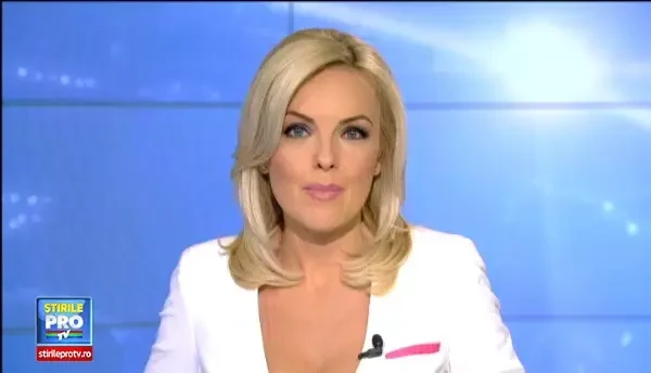 Cannes 2015. Charlize Theron a atras toate privirile pe covorul rosu, la prezentarea filmului Mad Max