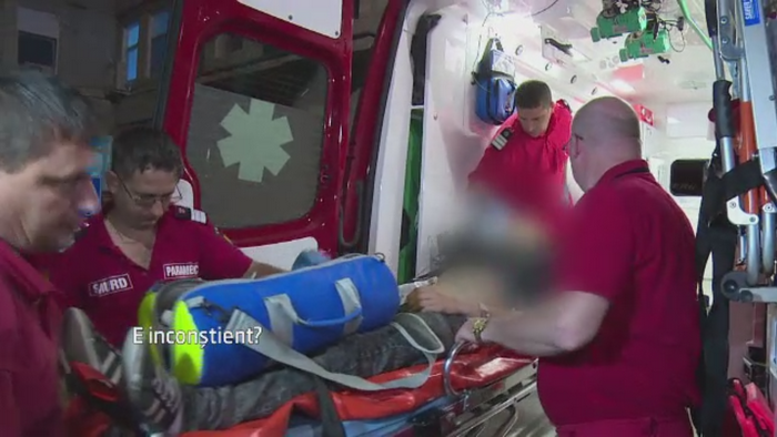 Trei adolescenti din Pitesti au ajuns la spital, dupa ce au fumat etnobotanice si au fost gasiti zacand pe jos