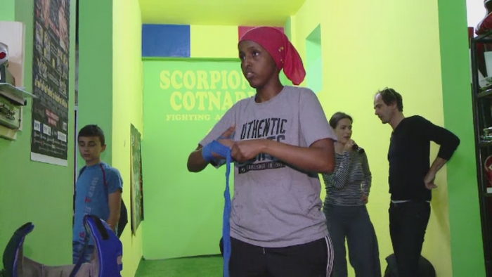 Studenta la medicina din Iasi care este campioana Suediei la box. Cum se descurca in ring fata devenita subiect de documentar