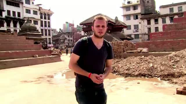 Reportaj ProTV la Templul din Kathmandu. Singura salvare cand totul e una cu pamantul: "Daca pierzi speranta, pierzi tot!"