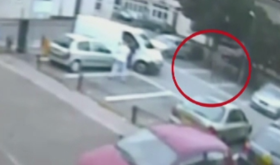 Imigrant polonez din Anglia, condamnat la 12 ani de inchisoare dupa ce a lovit intentionat, cu o duba, un pieton