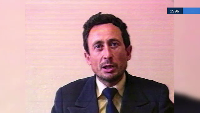 Unul dintre cei mai sangerosi criminali in serie din Romania hartuieste de dupa gratii o cantareata de muzica populara