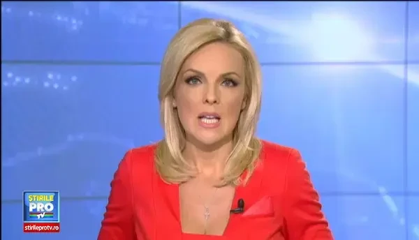 Tentativa de sinucidere sau accident? Tanara salvata in ultimul moment in timp ce atarna pe marginea unui bloc