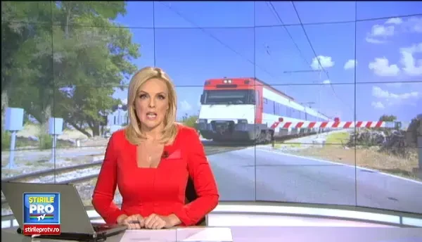 Momentul cumplit in care un tren loveste un autobuz cu pasageri, filmat de camerele de supraveghere