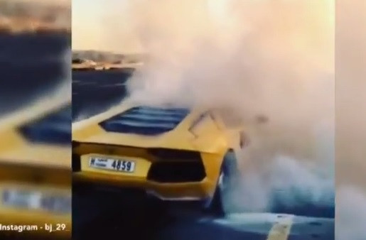Un Lamborghini de 345.000 de euro, distrus in cateva minute de un incendiu. Ce s-a intamplat. VIDEO