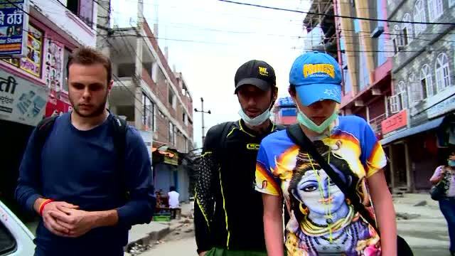 Reportaj Stirile ProTV. Povestea celor doi romani care au mers pana la capatul lumii sa dea o mana de ajutor nepalezilor