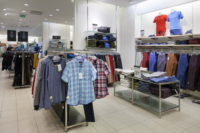 Patru romani, surprinsi in flagrant de politia belgiana in timp ce furau dintr-un magazin din Bruxelles. Cum operau acestia