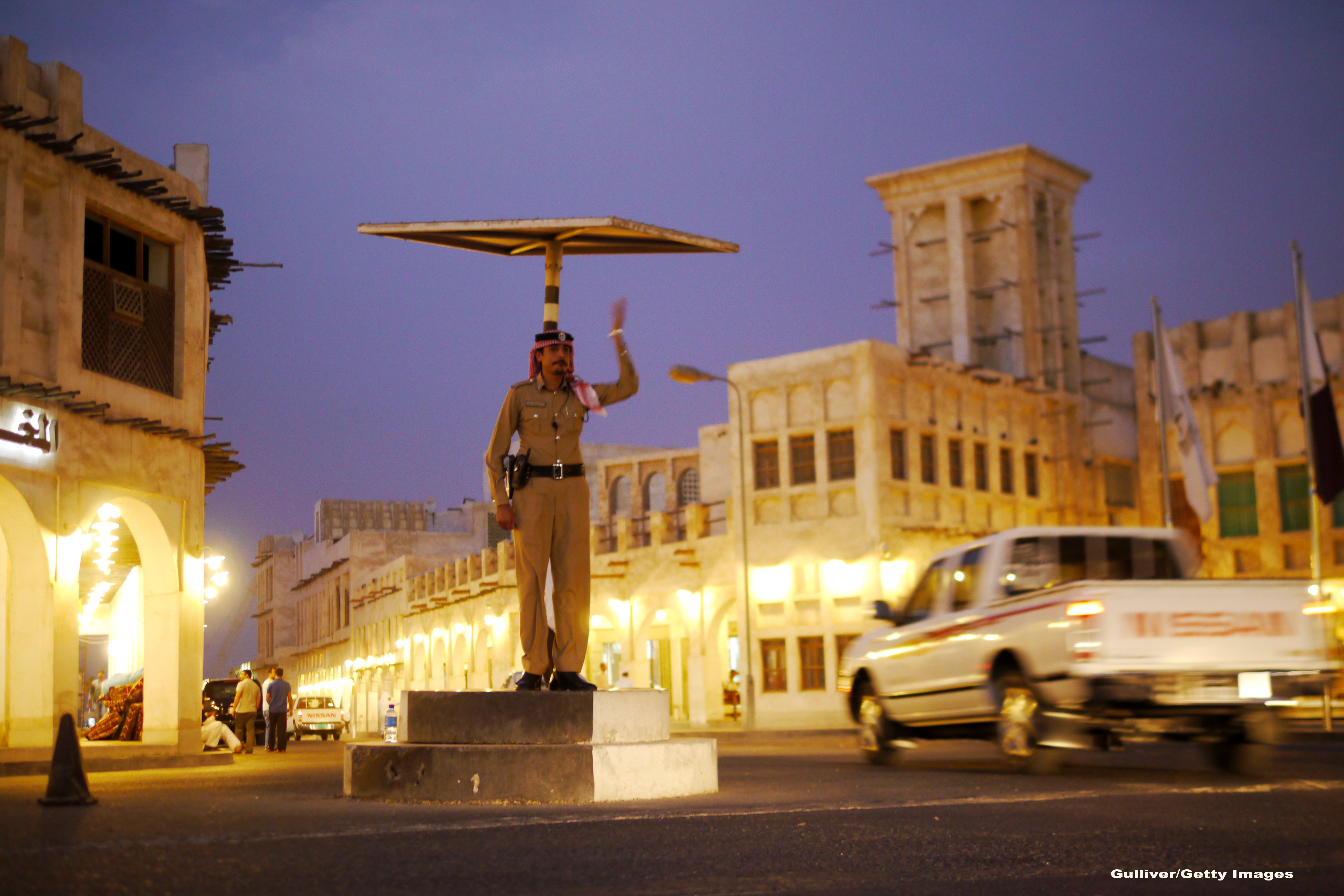 Au fost invitati in Qatar, pentru un reportaj. Ce au patit niste jurnalisti BBC: "Brusc, 8 masini ne-au inconjurat"