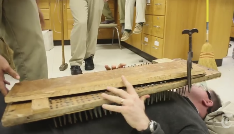 "Mad scientist": Proful nebun care ii invata fizica de drag pe elevi. Ce poveste tragica ascunde insa viata sa