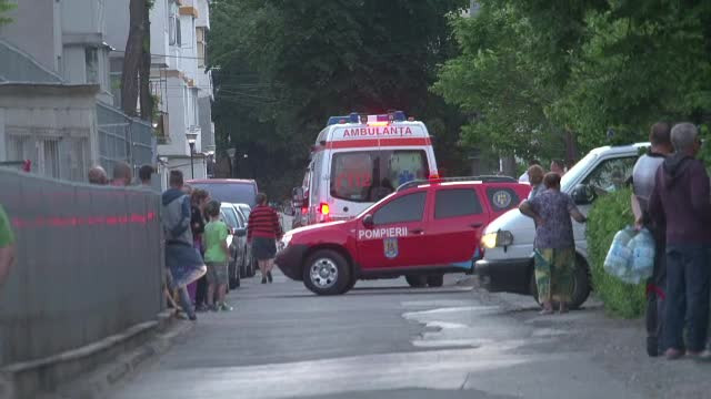 Operatiune dificila pentru pompierii din Botosani. Cat a durat pentru ca un barbat de 300 de kg sa ajunga la spital