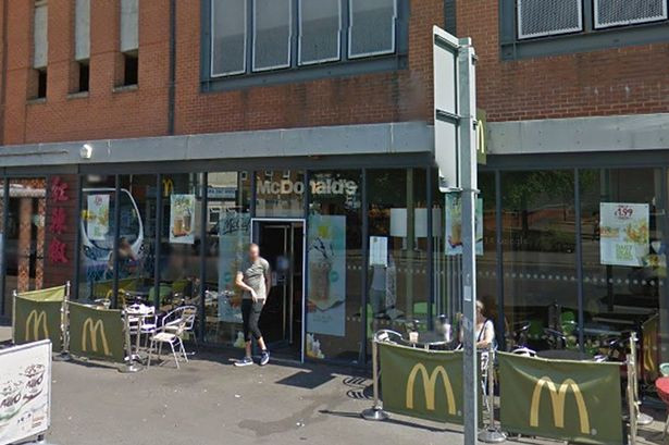 "Suntem oameni cu totii". Ce a patit o tanara la McDonald's, dupa ce a vrut sa faca o fapta buna