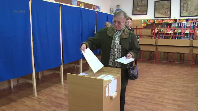 Votul obligatoriu si amenda pentru cei care lipsesc. Proiectul care a trecut tacit de Senat si e dezbatut acum de deputati