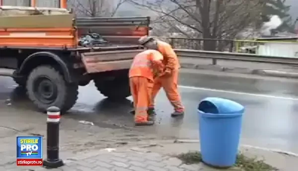 Cum sunt drumurile din Romania calcate in picioare de muncitorii platiti sa le repare. IMAGINILE sunt revoltatoare