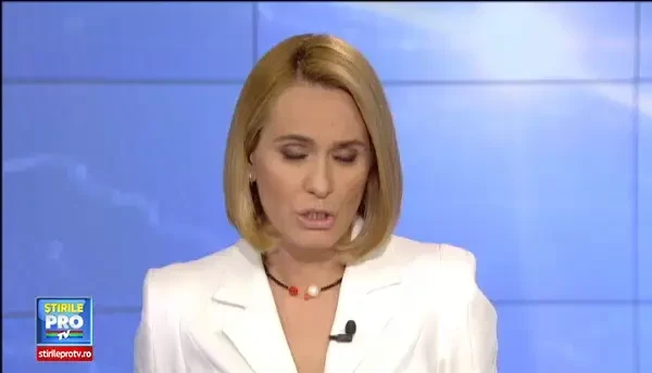 CLIPUL ZILEI: Imagini incredibile in Capitala. O bucata de sosea, din apropiere de Parcul Izvor, s-a surpat