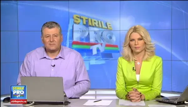 Spectacol la Targu Jiu, de Zilele Orasului: proiectie de film pe o perdea de apa. Cata apa s-a consumat intr-un singur minut