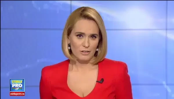 George Clooney a stat aproape 30 de minute in genunchi, cand a cerut-o in casatorie pe Amal. Viitoarea sotie era socata