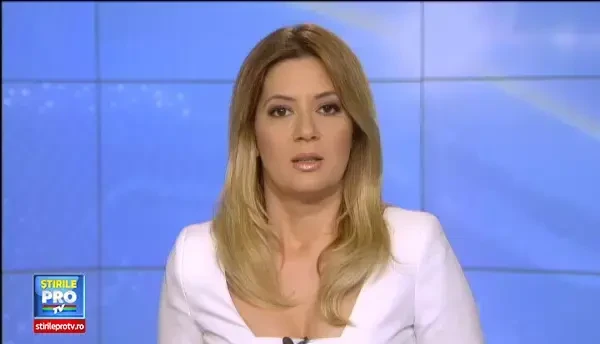 Craterul imens aparut pe o sosea din Capitala s-a dublat. Circulatia in zona a fost oprita, iar soferii au stat ore in trafic